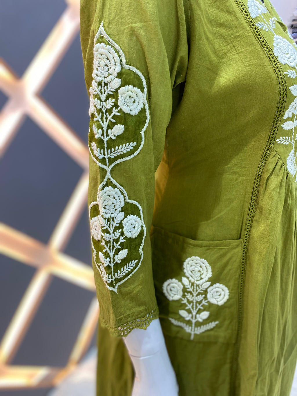 Olivea Embroidered Cotton Slub Set