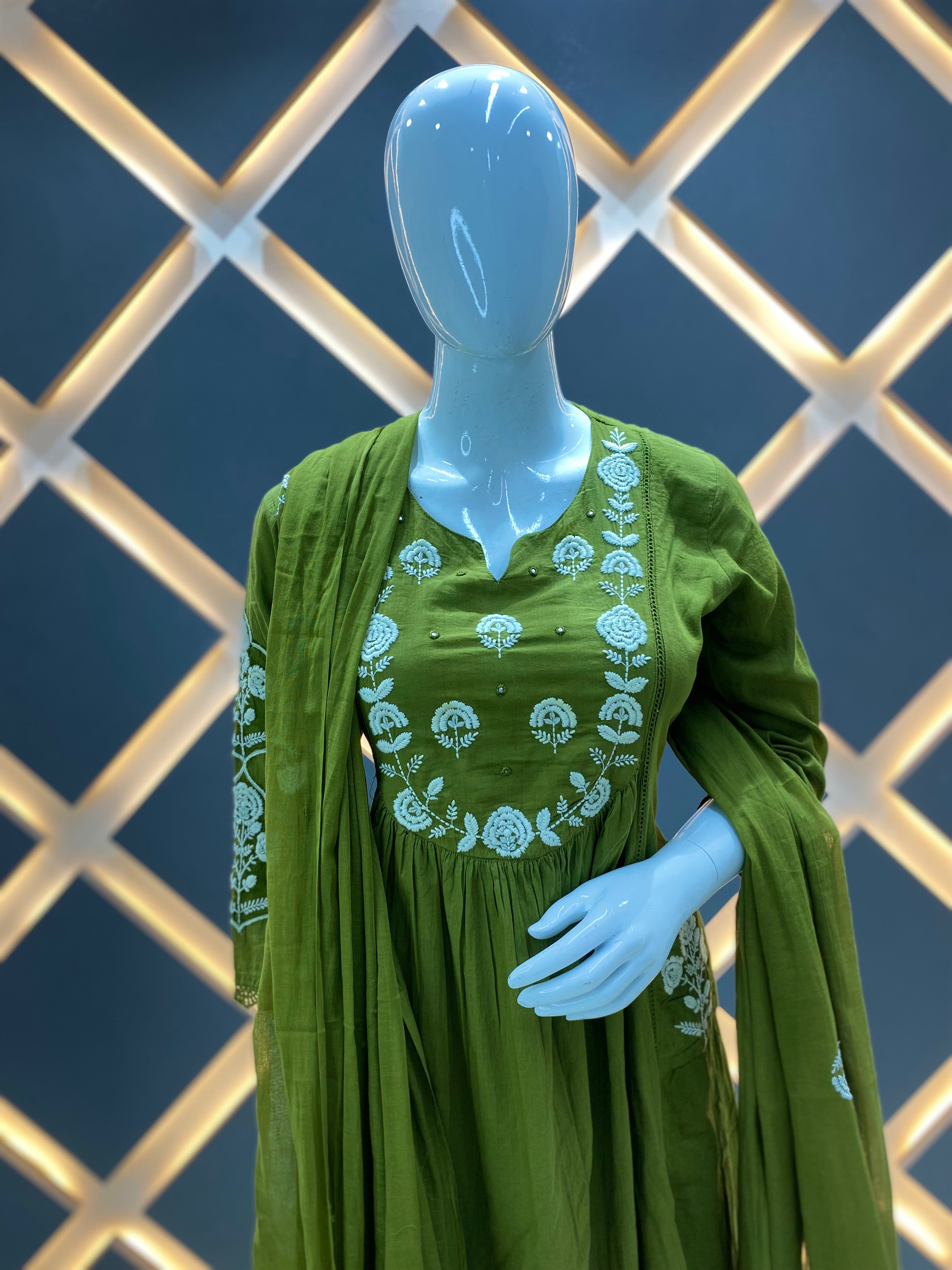 Olivea Embroidered Cotton Slub Set